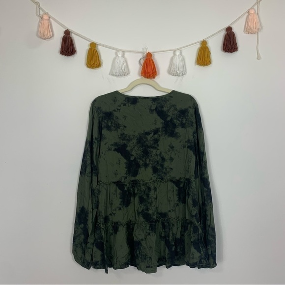 Beachlunchlounge Tiered Green Black Tie Dye Blouse Size Large - Picture 10 of 10
